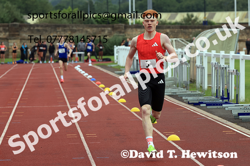 Boys 800 metres, 2025 Northumberland Schools Track and Fields, Wentworth, Hexham. Photo: David T. Hewitson/Sports for All Pics